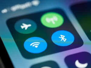 Remote control device used to connect and interact wirelessly with nearby electronics